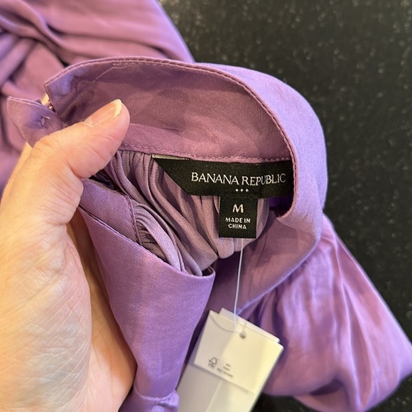 BANANA REPUBLIC FACTORY NWT Purple high neck blouse with button detail size M - Picture 2 of 10